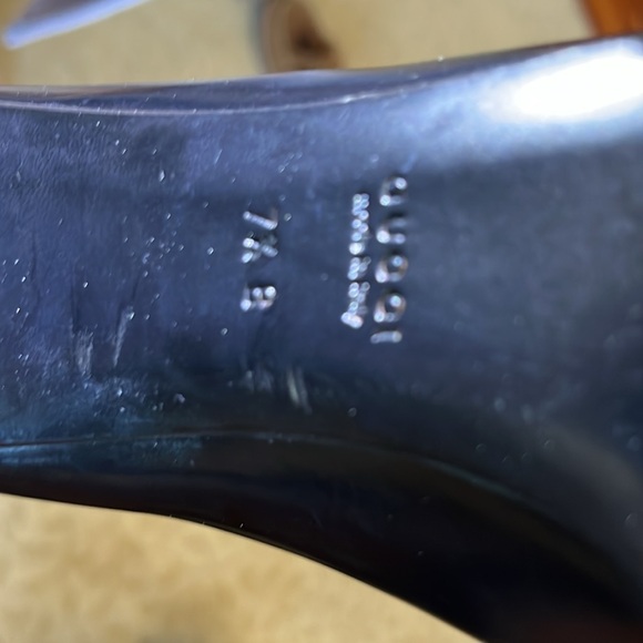 Beautiful woman’s Gucci black high heels - Picture 7 of 7